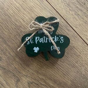 Amazon Green St. Patrick's Day Shamrock Decor